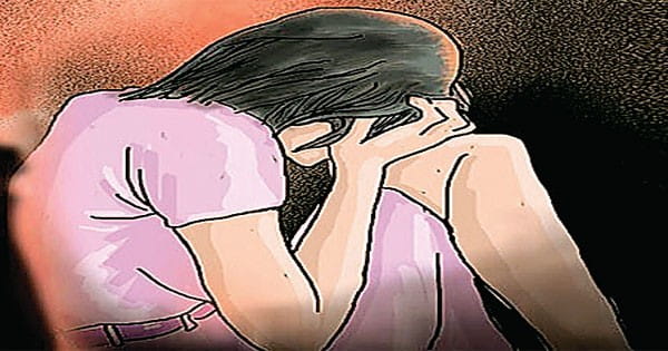 प्यार में धोखा मिला तो मददगार बनकर आए हैवान ने डेढ़ लाख में किशोरी को बेचा!