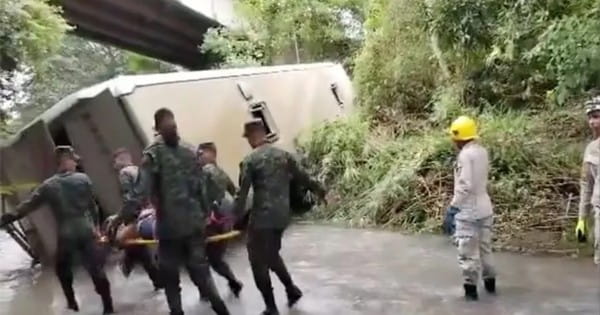 होंडुरास में बड़ा सड़क हादसा : यात्रियों से भरी बस नदी में गिरी, 12 की मौत; 25 से ज्यादा लोग घायल