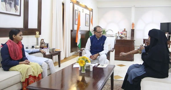 भाजपा को वोट देने पर मुस्लिम महिला को देवर ने पीटा, CM शिवराज ने मुलाकात कर जाना हाल, महिला बोलीं- मैं भैया के साथ हूं
