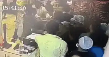 जबलपुर : कांग्रेस नेता ने हॉस्पिटल स्टाफ में की मारपीट, FIR दर्ज, इलाज में लापरवाही और आयुष्मान कार्ड होने के बाद भी पैसे लेने का आरोप