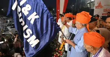 अमरनाथ यात्रा का पहला जत्था जम्मू से रवाना, उपराज्यपाल ने दिखाई हरी झंडी, 3 जुलाई से होगी आधिकारिक शुरुआत