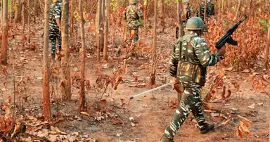 बीजापुर में फिर नक्सली मुठभेड़ : एक माओवादी ढेर, इलाके में अब भी रुक-रुककर चल रही गोलीबारी