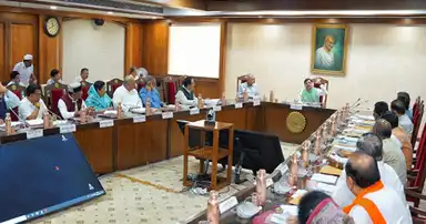 बिजली कंपनियों में 49 हजार से ज्यादा भर्ती, 66 आंगनबाड़ी केंद्र खुलेंगे, कैबिनेट में किसानों के लिए समझौता योजना को भी मिली मंजूरी
