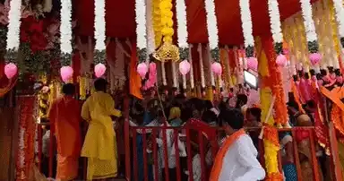गुरुपूर्णिमा पर MP के प्रमुख आश्रमों में उमड़ा जनसैलाब, बागेश्वर धाम, कुबेरेश्वर धाम, दादाजी धाम में पहुंचे श्रद्धालु