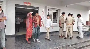 सागर शराब कांड में बड़ा खुलासा, यूपी से आती थी नकली ब्रांड वाली जहरीली शराब, 12 पर FIR दर्ज