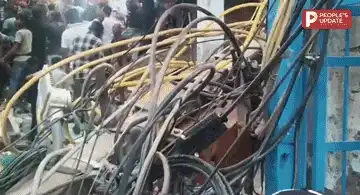 Delhi Seemapuri Building Collapse: सीमापुरी में इमारत का हिस्सा भरभराकर गिरा, 15-20 लोगों के दबे होने की आशंका; 2 बच्चे रेस्क्यू