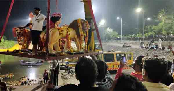 जबलपुर में दुर्गा प्रतिमाओं का विसर्जन