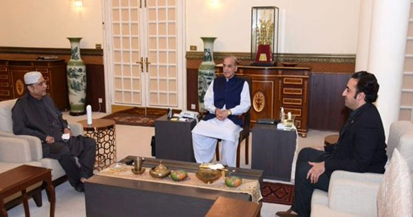 पूर्व राष्ट्रपति आसिफ अली जरदारी, PPP चेयरमैन बिलावल भुट्टो जरदारी ने शुक्रवार रात लाहौर में PNL-N चीफ शाहबाज शरीफ से मुलाकात की।